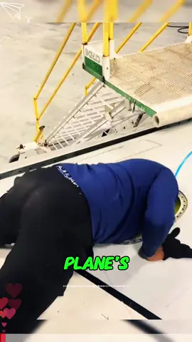 Airplane Wings Hold More Than You Think！#aviation #airplanes #boeing #travel #facts #engineering #planespotting #LearnOnTikTok #Science #fyp