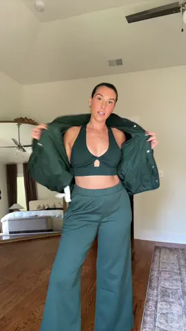 my friend shipped her order to my house so I get to try on first 🤭 @Fabletics 