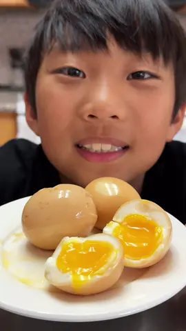 The perfect ramen egg 🥚 Recipe from Table for Two’s new cookbook! #japanesecookingwithkids #ramenegg 