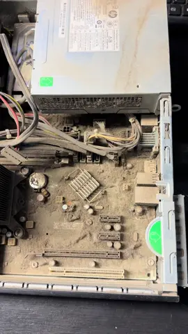 No dejes que te pase esto y evita que tu equipo presente fallas graves‼️🖥️⚠️ Realiza tus mantenimientos preventivos a tiempo ⏰  Contactanos sin compromiso  Tel. 6692291297 Rs. fixsolucionestecnologicas  Web. fixsoluciones.mx #paratii #humor #mantenimiento #computer #TI 