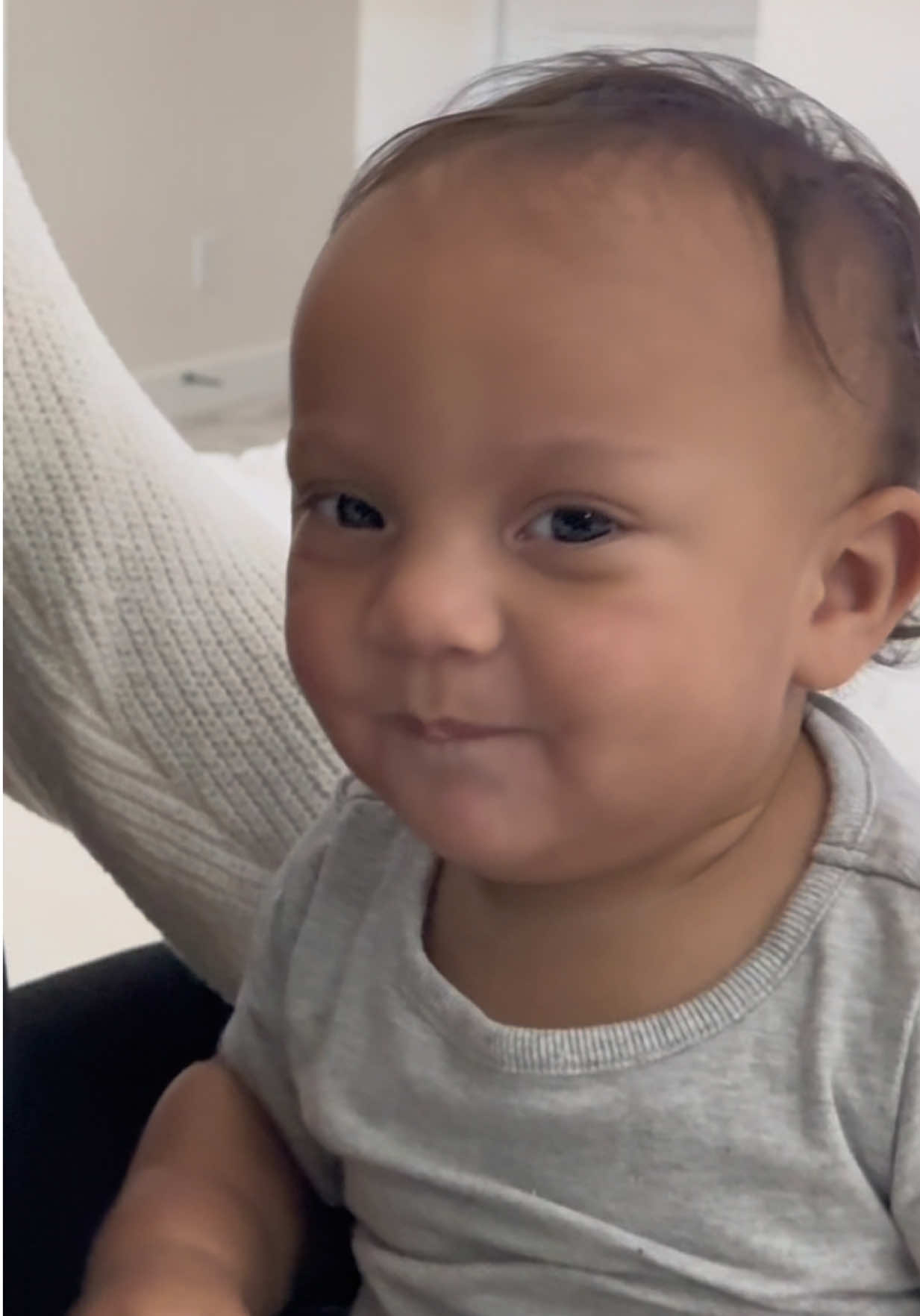 I can’t win at all 🤦🏽‍♂️😂😂 @Zaza @Sachi 🌸 #larobenz #zaza #babies #lilversachi 