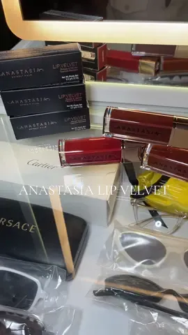 This 🫦 Lip set by @Anastasia Beverly Hills is screaming Fall 🍁🍂 😍 #velvet #lips #makeup #fall #anastasiabeverlyhills 