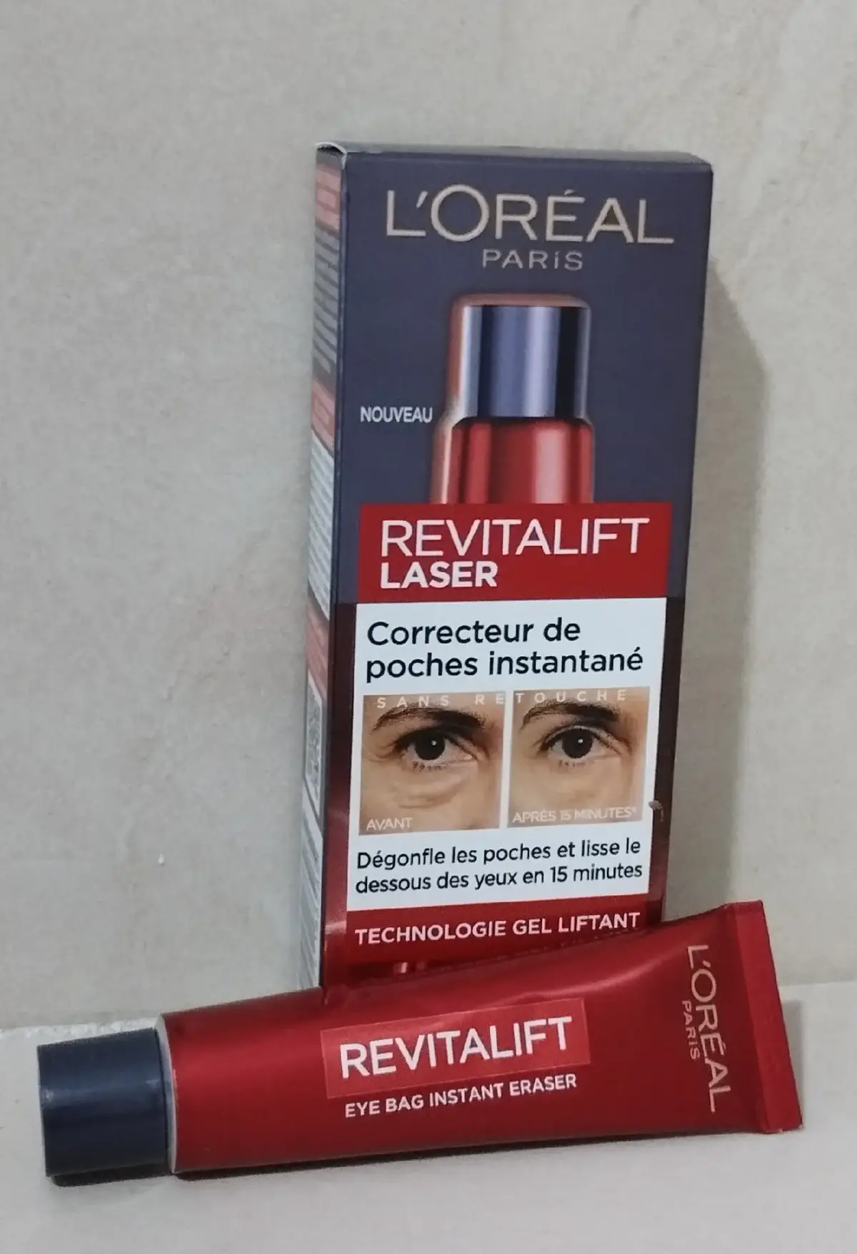 En seulement 15 minutes, le Correcteur de poches instantané Revitalift Laser raffermit, décongestionne et lisse de façon spectaculaire. Même les poches et les rides sévères sont réduites. Une technologie gel-liftant révolutionnaire qui se transforme en un film invisible pour compresser, raffermir et estomper les poches sous les yeux. La formule ultra-élastique résiste aux mouvements du visage tout au long de la journée. Utilisation en journée, comme dernière étape de la routine après le soin ou le maquillage. Mon avis : ➕ Au bout de 15 minutes, mes poches sont atténuées ➖ Les poches ne disparaissent pas complètement ➖ Le correcteur a un effet tenseur que je ne trouve pas agréable Je continuerai à utiliser ce correcteur mais ponctuellement, pour sortir ou si mes cernes sont très marquées.  #LorealParis #LaserRevitalift #Skincare #ProduitOffert 