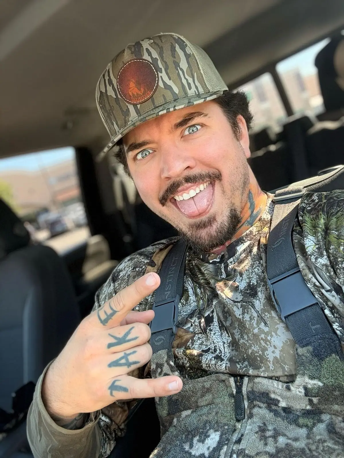 Where’s my country baby that wants to sneak off in the woods with Daddy and do what nature intended? Out here lookin’ for that sweet country baby who ain’t afraid to get a little dirty in the woods with me 😝