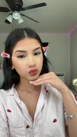 Any recommendations!?☺️ #fypシ #foryoupage #makeuptutorial #girls 
