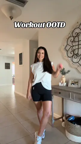 Seamless workout shorts for the workout mamas ❤️  #creatorsearchinsights #workoutshorts #gymreapers 