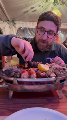 Fuegos Mendocinos.  Probamos su parrilla libre con show y todo. Buena opción porque casi todo esta incluido hasta la bebida.  Para resevar en su perfil esta la información.  Lo probarias? #mendoza #comida #restaurant #parrilla 