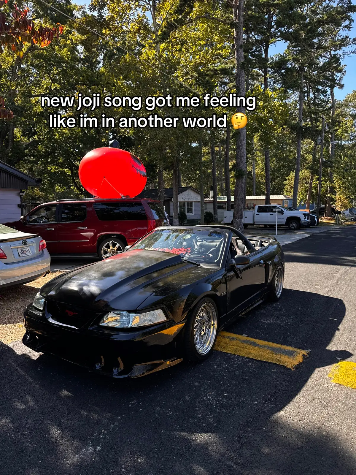 anyways today was super hot for a fall day so i took down the roof it looks soooo nice w the windows down and roof down 😍😍😍 i love my very 2v GT mustang #newedge #mustanggt #2vmustang #convertible #cartok 