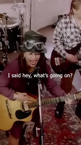 Revive la década de los 90’s 📼 con What’s Up? de #4NonBlondes 🎩 #WhatsUp  #90s  #LindaPerry