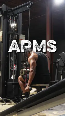 🎤’ed up ARM DAY! #rileyafit 