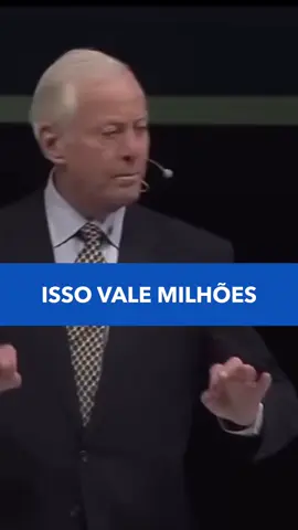 Sabe o que Brian Tracy diz? Que 85% do comportamento de compra está voltado pro futuro. As pessoas não estão tão interessadas no produto em si… mas no que ele vai fazer por elas.🤌🏾😏 E eu fiquei pensando sobre isso… Será que, no fundo, o que realmente pesa na hora da escolha é a transformação que a gente acredita ser possível? Será que não estamos falando demais sobre o caminho… e esquecendo de mostrar o destino? E você? Se encaixa nessa estatística… ou se conecta com a história por trás do que consome? Me conta 👇🏾👇🏾 #decisões #escolhas #reflexão #harmonizacaofacial #insight 