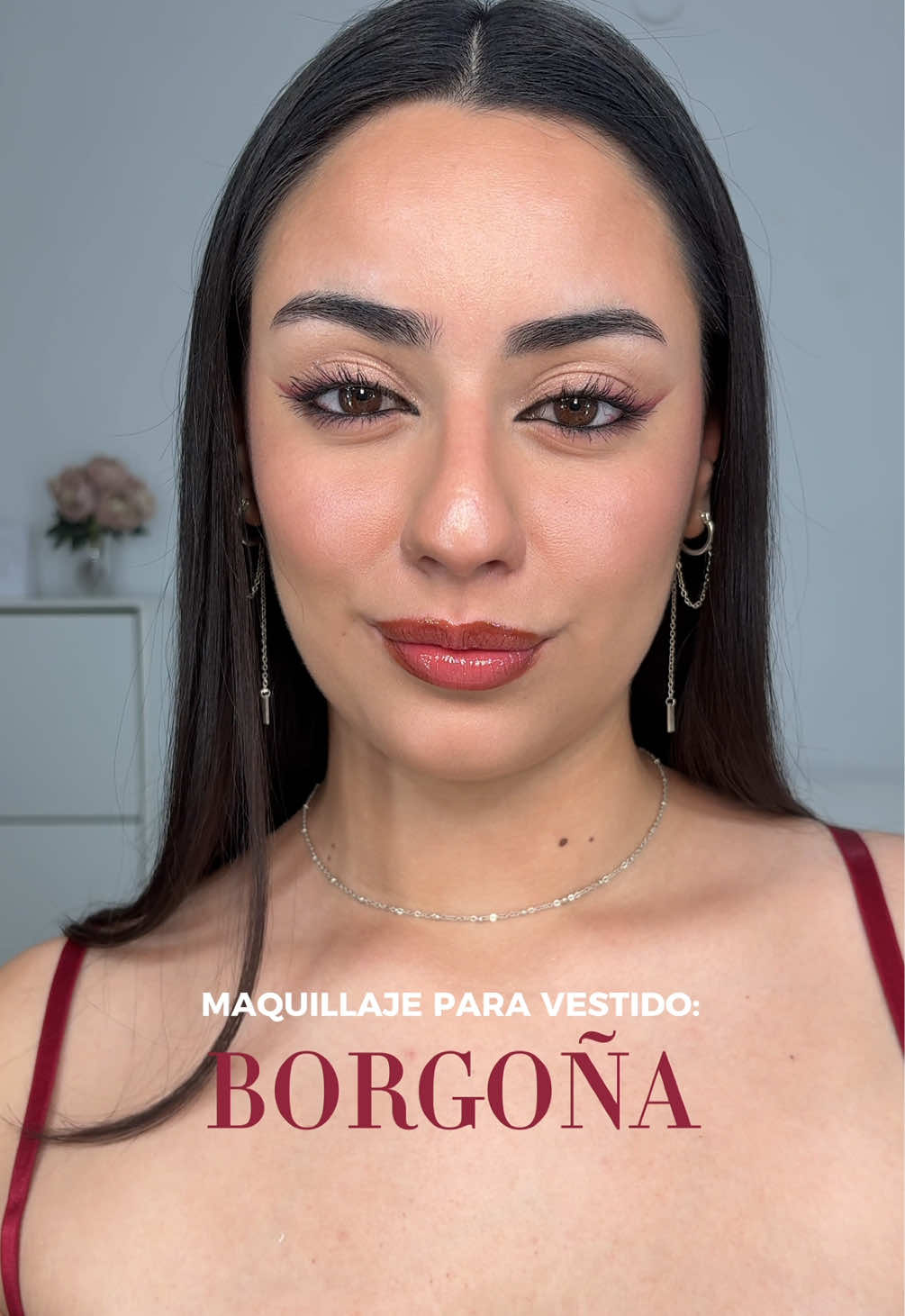 Maquillaje para vestido Borgoña/Bordo/Burgundy✨❤️ Perfecto para un evento de noche🥹 Productos: Brochas @Fascinomakeup  Multi Tasker de @rimmellondon  True Match Super-Blendable de @L’Oréal Paris  Corrector Forever Skin Correct de @Diorbeauty  Bronzer en crema de Andrea Pellegrini Rubor en crema de @Todomoda Beauty  Polvos sueltos de TodoModaBeauty Bronzer en polvo de @Mazz Makeup  Rubor en polvo de @KIKO Milano  Iluminador paleta de iluminadores Backstage de Dior Beauty Mascara de pestañas de @Maybelline NY  Paleta de sombras de Pink 21 Delineador de labios Hot Chocolate de TodoModa Beauty Óleo Multiproposito de TodoModa Beauty #makeup #makeuptutorial #argentina🇦🇷 