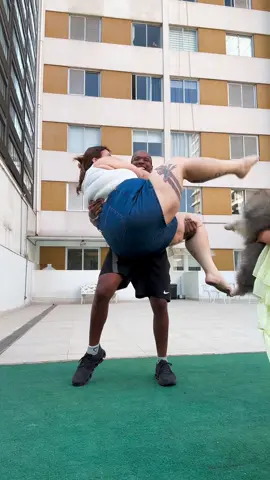 Mais um dia em família realizando sonho e celebrando conquistas. Felicidade é o que nos define!! .  #familia #superacao #thaiscarla