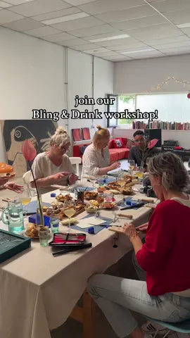 You want to put this one on your ‘things to do this winter’ list 🍷 #jewelryworkshop #amsterdam #activity #girlsnight #dateideas 