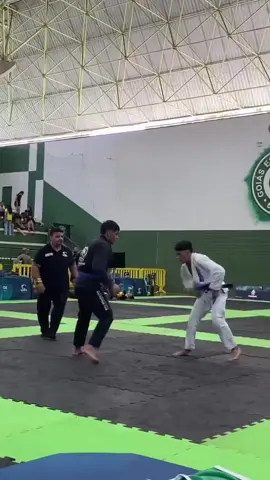 eu caí 😂  #jiujitsu #trend #campeonato #bjj #viral 