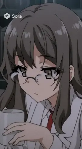 ¿Por qué Bunny Girl Senpai es más que un título? Desvelando el misterio de Seishun Buta Yarou Si el título Rascal Does Not Dream of Bunny Girl Senpai te hizo dudar, te perdiste uno de los animes de Romance Anime y drama psicológico más profundos de los últimos años. Este anime va mucho más allá del famoso traje de conejita, explorando temas complejos a través de un fenómeno llamado el Síndrome de la Pubertad. En el corazón de la historia encontramos a dos protagonistas inolvidables: Mai Sakurajima y Sakuta Azusagawa. Su química y diálogos ingeniosos son el motor de la serie. Sakuta, conocido por su actitud cínica pero increíblemente empática, se convierte en el único que puede ver a Mai cuando su síndrome la hace desaparecer de la percepción de los demás. Su relación, basada en el respeto y el apoyo mutuo frente a adversidades sobrenaturales, ofrece algunos de los Sakuta y Mai momentos más emotivos del anime. La serie se ramifica en las historias de otros personajes afectados. Desde el dilema de la lógica de Futaba Rio hasta la trágica batalla de Kaede Azusagawa con su propia versión del síndrome, cada arco es un estudio de las inseguridades y ansiedades adolescentes. Los fans a menudo buscan Animes parecidos a Bunny Girl Senpai psicología porque la serie utiliza su elemento fantástico para abordar problemas reales. Pero para entender la profundidad de la narrativa, es esencial ver la secuela, la Película Dreaming Girl. Si todavía buscas una Explicación final Película Dreaming Girl o te preguntas ¿Quién es Shoko Makinohara Bunny Girl Senpai?, es porque el final te dejó pensando en paradojas temporales y sacrificio. Además, la comunidad sigue debatiendo las Teorías Síndrome de la Pubertad, buscando la lógica detrás de estos misteriosos eventos. En definitiva, Bunny Girl Senpai (o Seishun Buta Yarou) es una joya que usa la ciencia ficción para hablar de madurez y aceptación. Es una serie obligatoria para quienes aprecian historias con corazón y cerebro. ¡Comparte tu momento favorito en los comentarios! #bunnygirlsenpai #bunnygirl #bunnygirlcosplay #riofutaba #riofutabaedit 