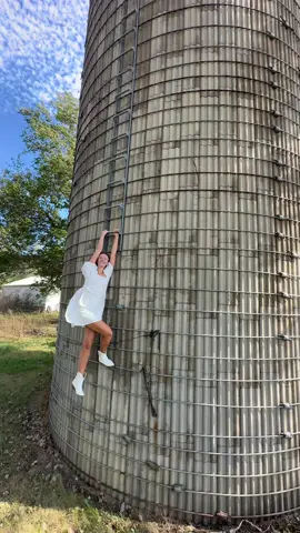 We don’t have streetlights where I live so had to climb a silo 😅  “I’m a farm kid and I’ve got farm kid grit!”  #mauiwowie #bb27 #farmkid #trending #fyp