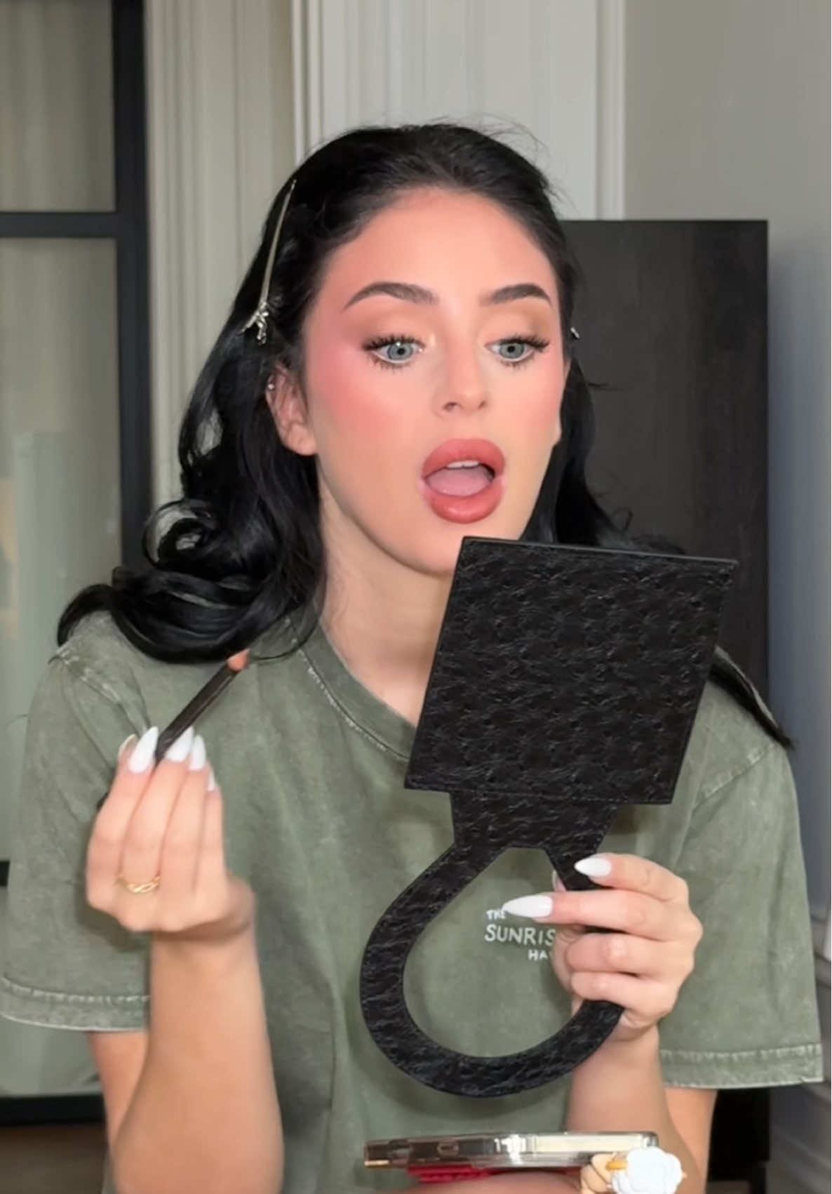 Should we do an official Makeup Tutorial!? 🤍 I love @Camilla Araujo and our glam sessions ✨ #boomkackmua #camillaaraujo #makeuptutorial 