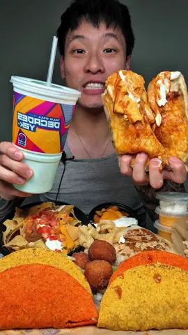 Trying tacobell with @Bloom Nutrition #bloompartner #tacobell #burrito #burritos #mukbangeatingshow 