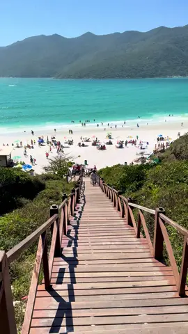 A praia mais bonita do Brasil 😍 #arraialdocabo #pontaldoatalaia 