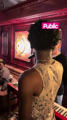 Du château à la scène ✨ Franck (Star Academy) réalise son rêve : il dévoile son tout premier single, encouragé par Tayc 🙌 📸 @cleliaganga #staracademy 