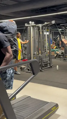 there's always a guy like that at the gym 🤯💪 #gym #reaction #fyp #france #challenge 