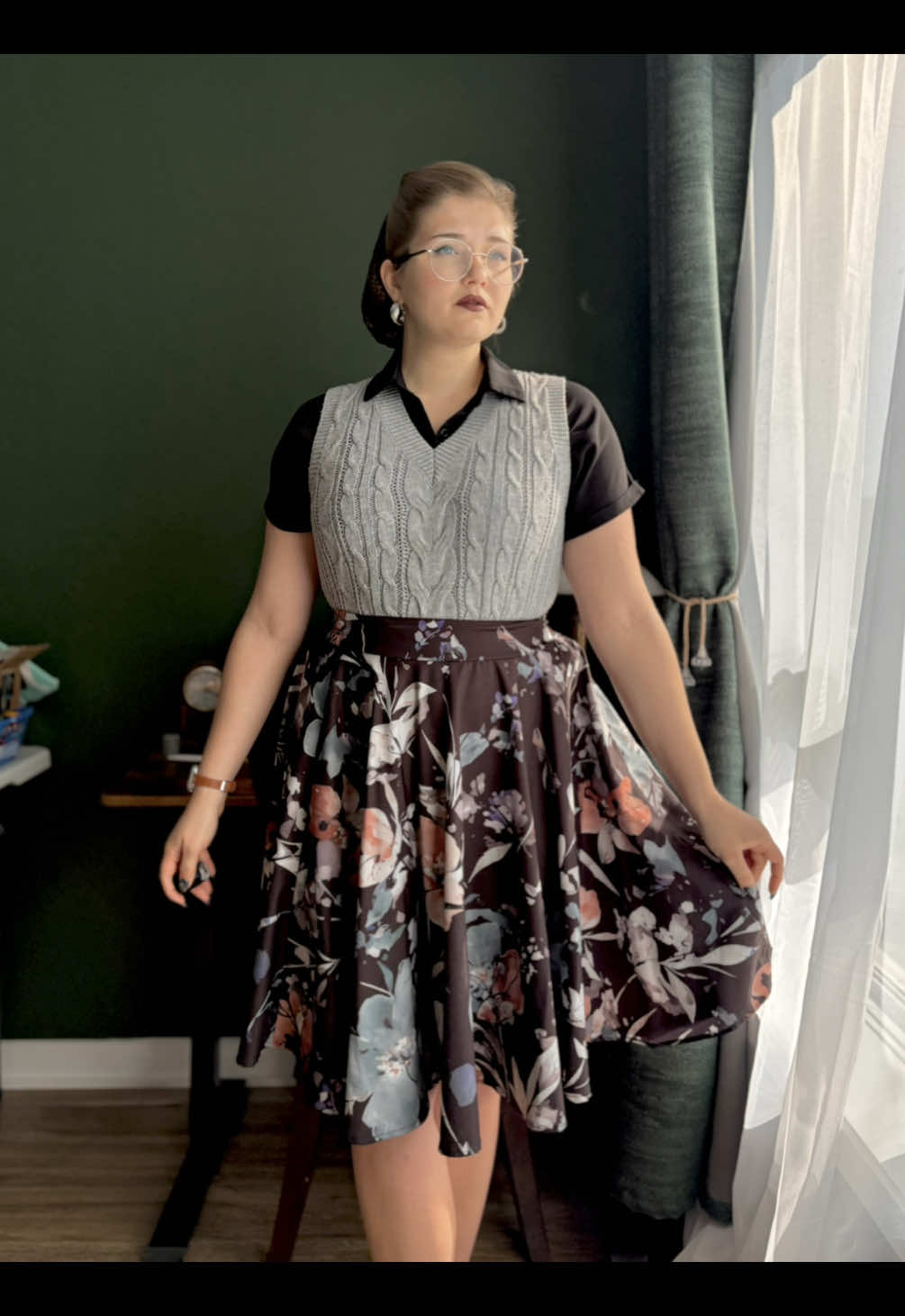 Sweater weather is here 🤭  #vintageinspired #pinupstyle #grwm #vintageootd #vintagestyle 