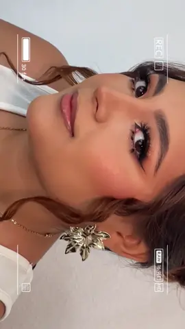 ¡Nueva cuenta!🥹 TikTok me bajó la anterior 😔 👉 ¡Sígueme de nuevo y no te pierdas mis maquillajes! ✨ #KimMakeup #MakeupArtist #NuevoComienzo #fy 