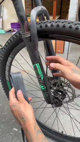 The knot trick that makes bike tube installation easy Fast, smart, and effective. #USA #BikeRepair #CyclingHack 