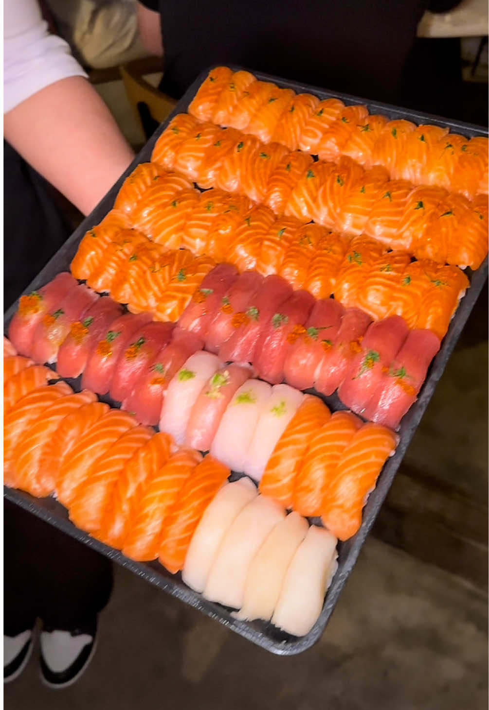 RESTAURANTES ASIÁTICOS PARA CONHECER EM SÃO PAULO ⛩️🍣😋🍜🥢 Episódio 14: @ogurusushibar  📍Unidade que fomos: Rua Ferreira de Araújo, 392 - Pinheiros, SP. 💰 Rodízio - R$209 por pessoa  - Curtiu? Manda pro @ que precisa conhecer o @ogurusushibar com você e me segue para acompanhar os próximos episódios dessa saga! #japones #comidajaponesa #comidaasiatica #saopaulo #sp 