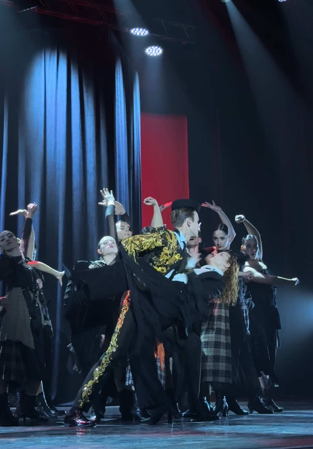 Григорій у ролі Вінграновського ❤️  @Культурний Мур  16.10.25  📍Дніпро   #ребелія #мур #вінграновський #література #укрток 