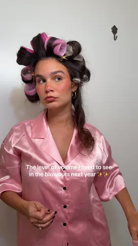 It was so much better but definitely more sleek as opposed to voluminous ! All the models were major  of course ✨✨ #victoriassecretblowout #victoriassecrethair #victoriassecretfashionshow #rollers #hairinspo 