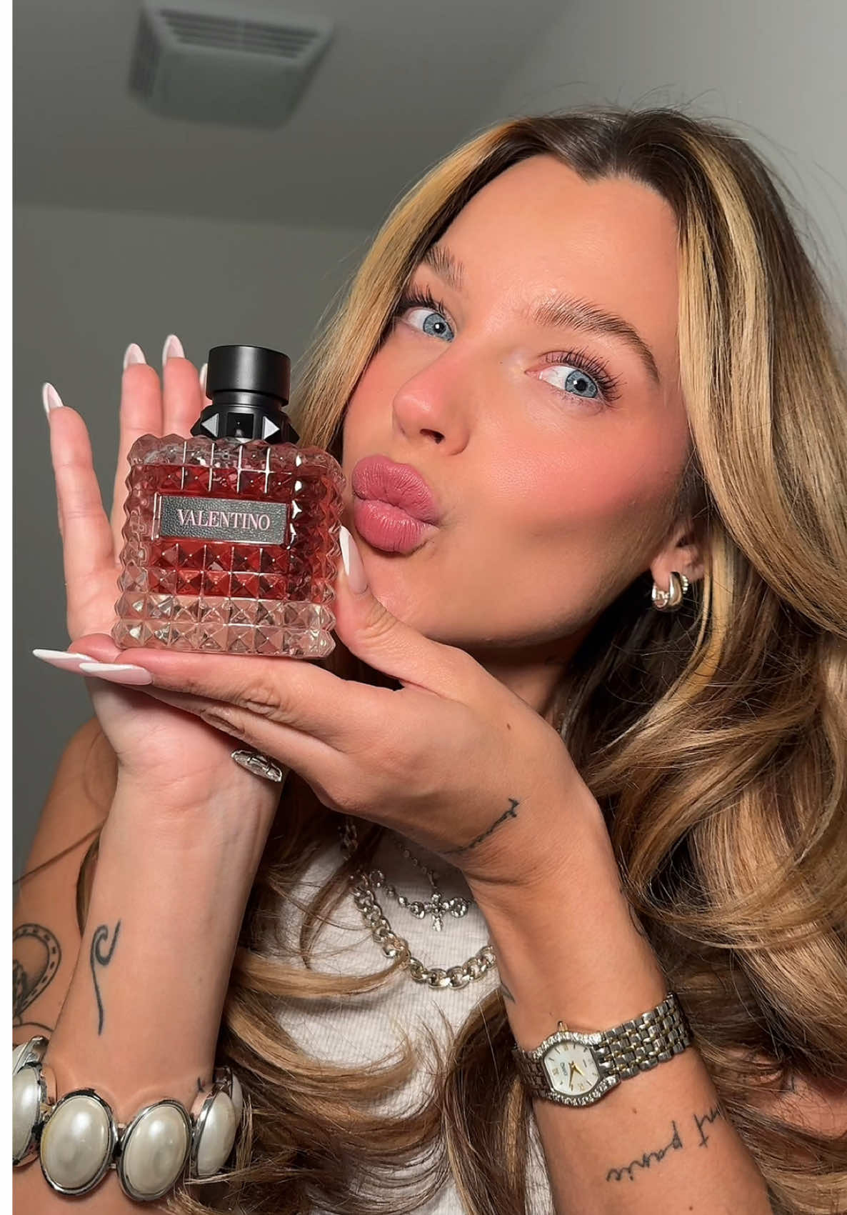 okay whAaat?! opening mail was slay today ❤️‍🔥 @Valentino.Beauty #giftedbyvalentinobeauty #fragrancetiktok 