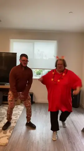 Happy Halloween!!! 🎃 👻 🧡🧡🧡 #halloween #happyhalloween #fun #pumpkin #dance @Laura Clery 