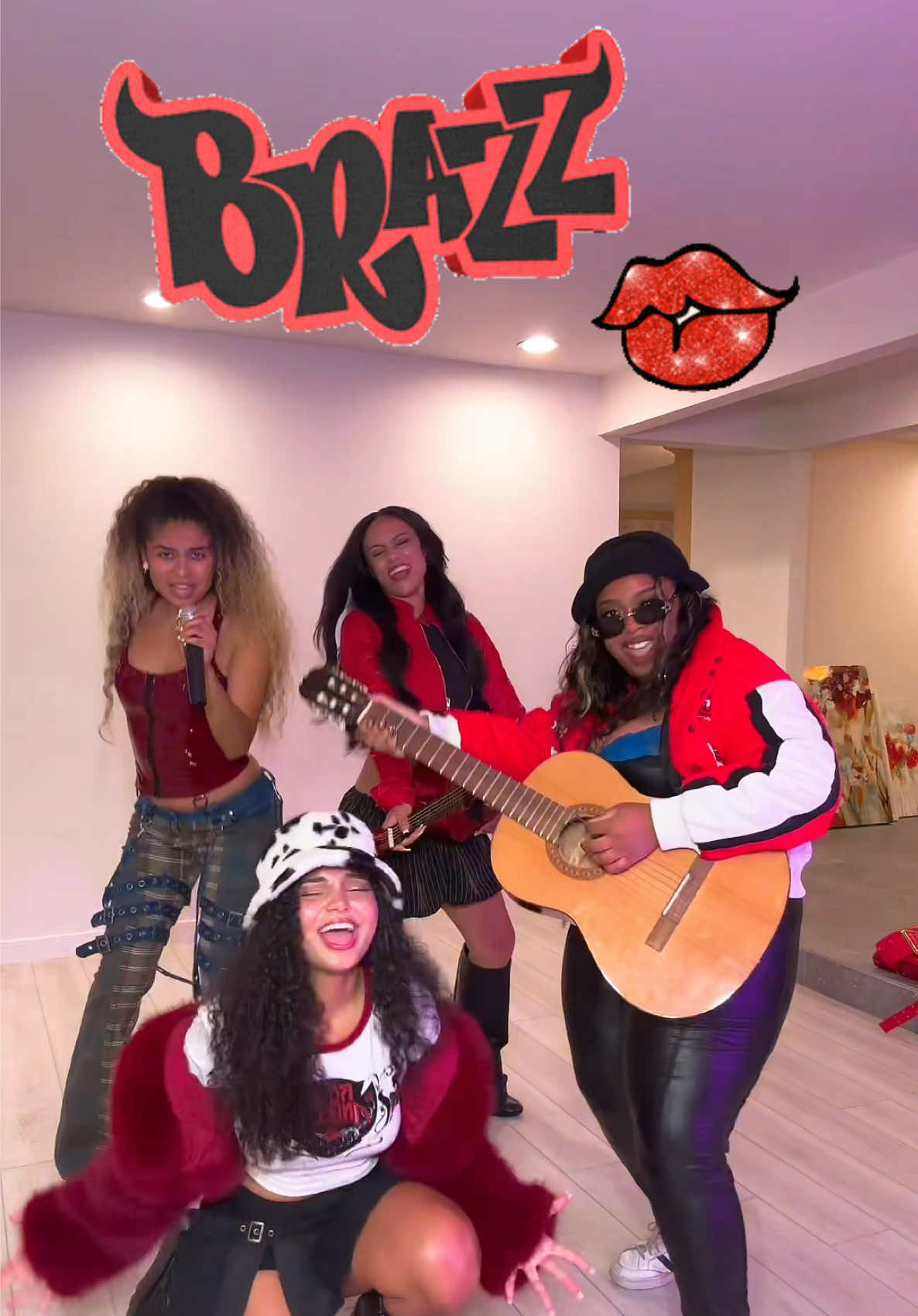 A little performance from the bratz rock angelz 💋🎸 #bratz #bratzrockangelz #bratzcostume @Destiny <3 @casssidy_j @Kiara @The Sophia Jones 💗 