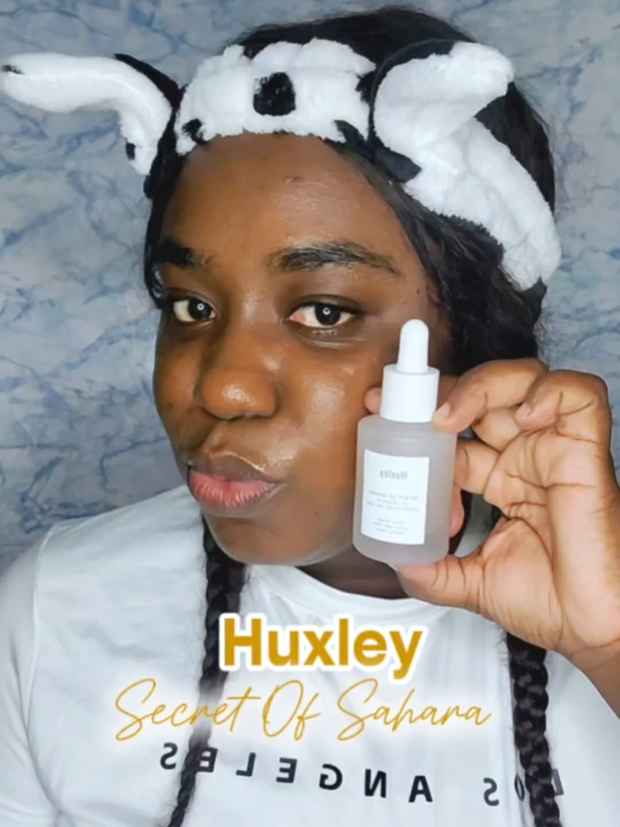 This glow? Powered by @Huxley 💫 Their oil essence has my skin feeling silky smooth, deeply hydrated, and refreshed!✨️🌸 . . #huxley #kbeauty #oilessence #glowingskin #skincarelove 