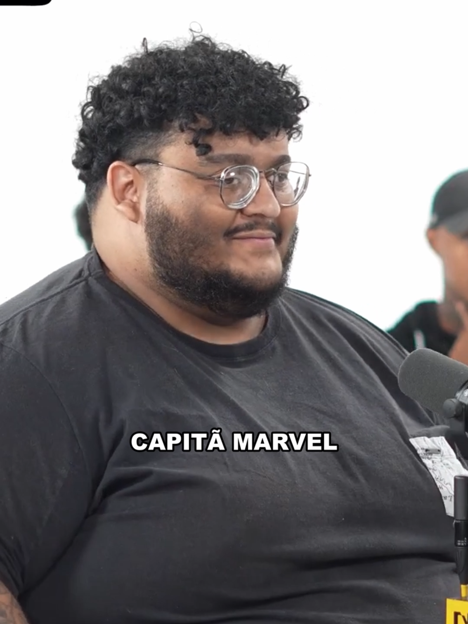 Supergirl ganharia facilmente da Capitã Marvel e do Thanos? #debate #dc #marvel #thanos #supergirl #capitamarvel