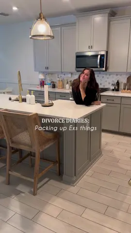 Divorce diaries: Moving out🏡📦 #movingvlog #packwithme #divorcetok #kitchenorganization #divorcedmom 