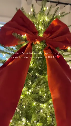 🎀Lazo gigante perfecto para coronar el árbol, decorar puertas o crear fondos navideños espectaculares. Agrega ese toque de elegancia y calidez que hace brillar tu hogar 🏡  #ChristmasDecor #HolidayVibes #FestiveHome #ChristmasInspo #HolidayMagic ✨54121381948✨519_7148✨ ✨8888✨🙏🏻