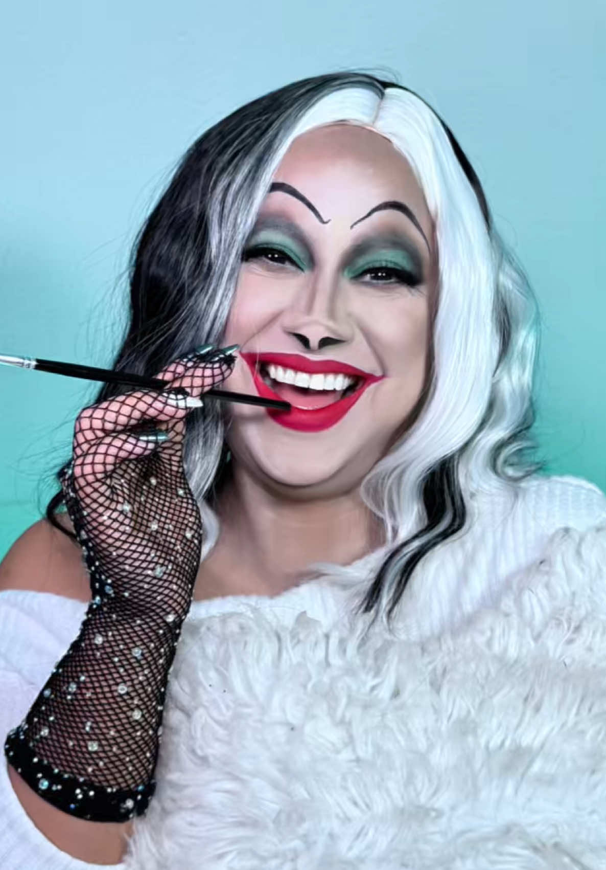 0:00 — Dicen que soy la mala… y qué. 😏 Cruella de Vil 16/31 #MakeupTransformation #CruellaMakeup #HalloweenGlam #ForYou