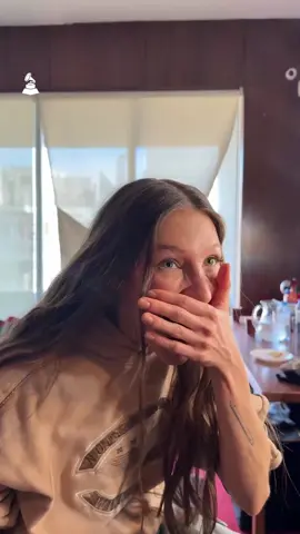 Nada como enterarte de tu nominación de la forma más espontánea, ¡felicidades @Yami Safdie! 🎉   Priceless Moments presentado por @Mastercard Latam 