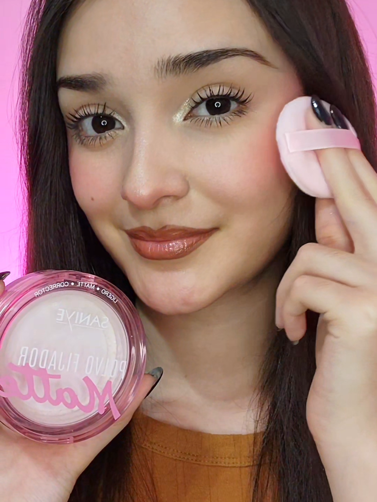 Lucir una piel matizada  es muy fácil con nuestro #polvotraslucido bl054. Consíguelo en Calzada México Tacuba 19 en #cdmx  #saniye #mate