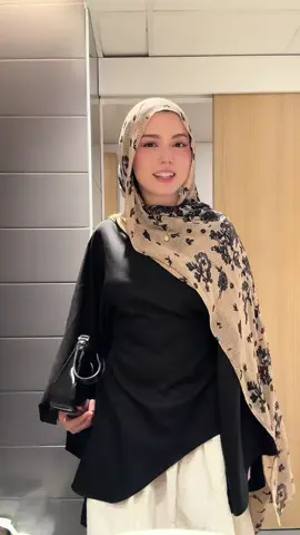 don’t mind the dust… - top from @esmenewyork, hijab + skirt from @velascarves, bag from @Urban Outfitters, shoes from @Nordstrom #paris #sidsity #grwm #hijabifashion 