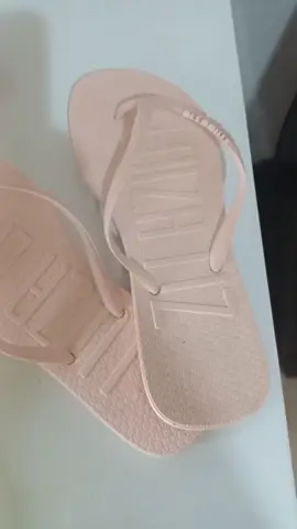 Chinelo Luiza Liz com nécessaire — perfeito pra qualquer ocasião. Link 👇  https://s.shopee.com.br/2Vj9hE0qKj #LuizaLiz #ConfortoEEstilo #ChineloFeminino #ModaVerão #LookPerfeito 