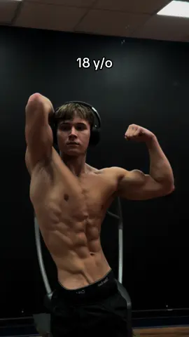 Idk why the camera is blurry 😥#gym #bodybuilding #aesthetics 