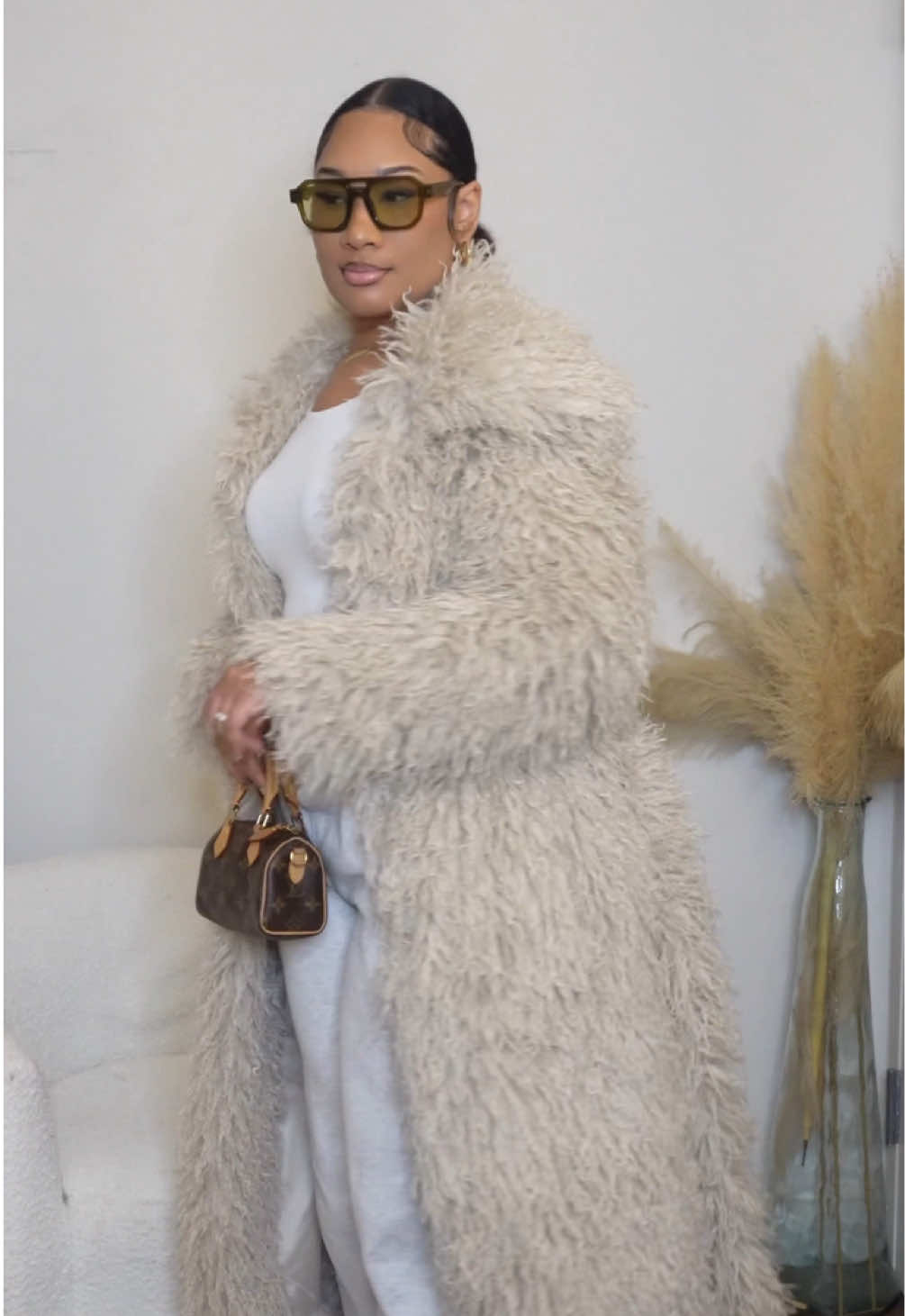 Its almost that sznn 🍂🤭  @FashionNovaCURVE Coat 🔗 in my bio ✨ #fashionnova #furcoat #OOTD #fashiontiktok 