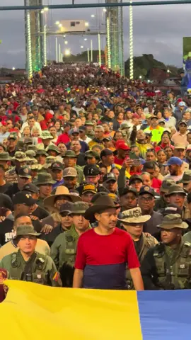 Nuestro Gobernador @Wilmer Rodriguez en la primera línea de batalla defendiendo la Patria. ¡Nosotros Venceremos!!! 🇻🇪🤠❤️
