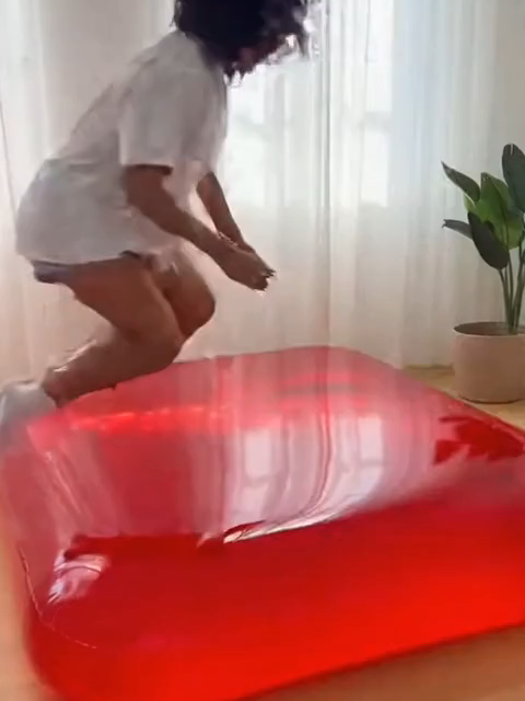 O Sofá de Gelatina Inflável que Muda de Cor! 🤯 #TiktokComedy #ViralMoment #FunnyFails #challengeaccepted
