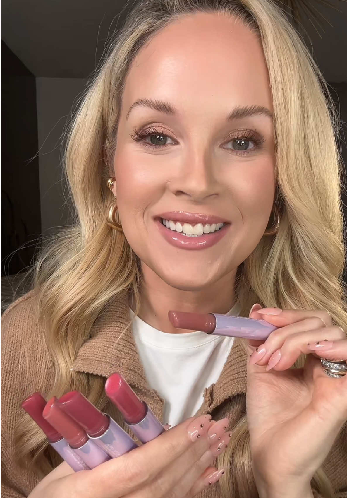 Get the juiciest lips ever with the Tarte Bisou Bisou Maracuja Juicy Lip Vinyl Set 💋 5 high-shine, hydrating shades infused with maracuja oil + hyaluronic acid for smoother, plumper lips. Non-sticky, glossy, and perfect for gifting or keeping. @tarte cosmetics @QVC, Inc #tartecosmetics #tartemaracujajuicylip #giftsforher #juicylips #lipcare 