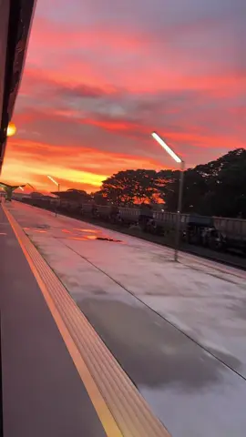 #ลงไปเรื่อย #รถด่วนสายใต้ #รถไฟไทย 